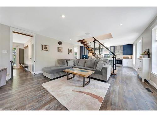 139 Queen Street N, Kitchener, ON - Indoor Photo Showing Living Room