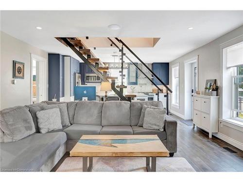 139 Queen Street N, Kitchener, ON - Indoor Photo Showing Living Room