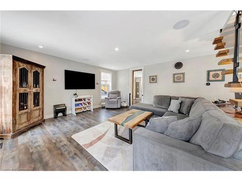 139 Queen Street N, Kitchener, ON - Indoor Photo Showing Living Room