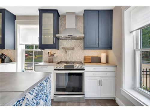 139 Queen Street N, Kitchener, ON - Indoor Photo Showing Kitchen