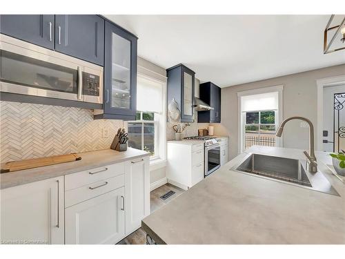 139 Queen Street N, Kitchener, ON - Indoor Photo Showing Kitchen