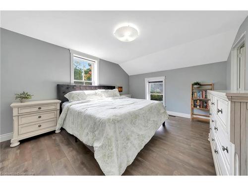 139 Queen Street N, Kitchener, ON - Indoor Photo Showing Bedroom