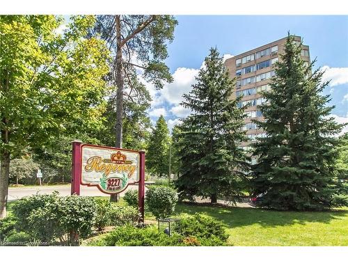 1010-3227 King Street E, Kitchener, ON - Outdoor