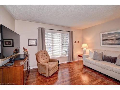 176 Wesley Crescent, Waterloo, ON - Indoor Photo Showing Living Room