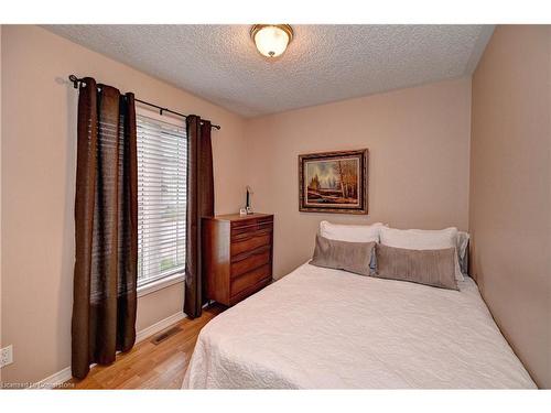 176 Wesley Crescent, Waterloo, ON - Indoor Photo Showing Bedroom