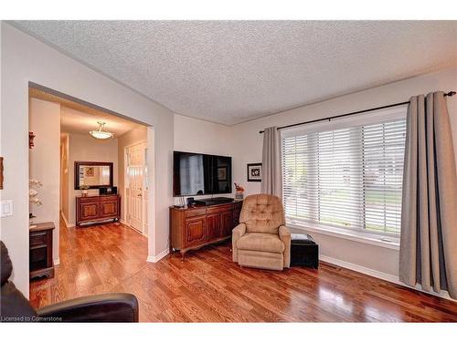 176 Wesley Crescent, Waterloo, ON - Indoor Photo Showing Living Room