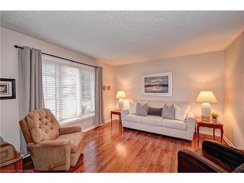 176 Wesley Crescent, Waterloo, ON - Indoor Photo Showing Living Room