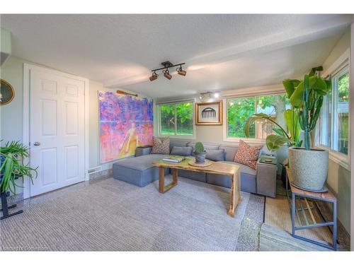 397 River Road, Cambridge, ON - Indoor Photo Showing Living Room