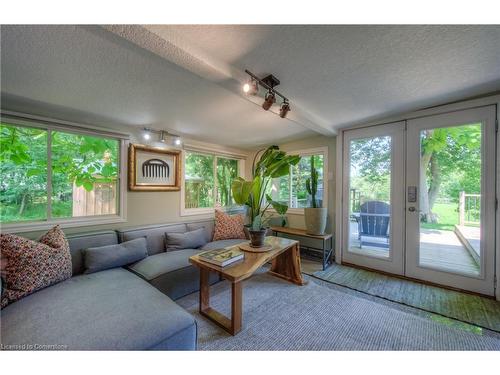 397 River Road, Cambridge, ON - Indoor Photo Showing Living Room