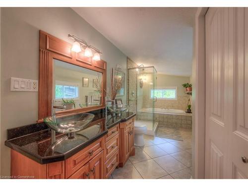 397 River Road, Cambridge, ON - Indoor Photo Showing Bathroom