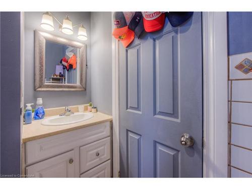 36 Norfolk Avenue, Cambridge, ON - Indoor Photo Showing Bathroom