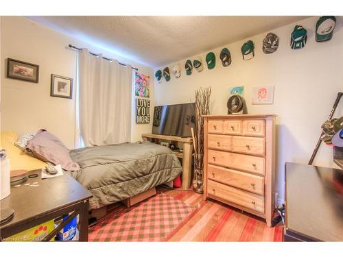 36 Norfolk Avenue, Cambridge, ON - Indoor Photo Showing Bedroom