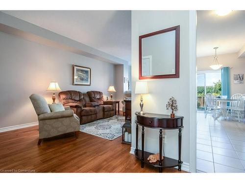 123 Courtney Street, Fergus, ON - Indoor Photo Showing Living Room