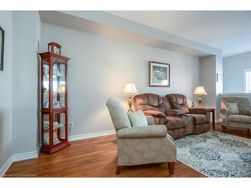 123 Courtney Street, Fergus, ON - Indoor Photo Showing Living Room