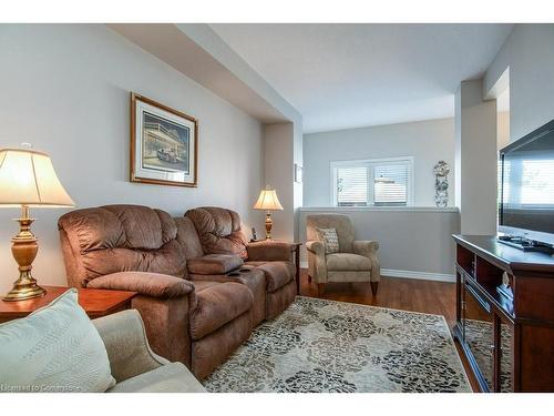 123 Courtney Street, Fergus, ON - Indoor Photo Showing Living Room