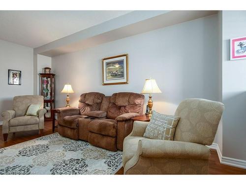 123 Courtney Street, Fergus, ON - Indoor Photo Showing Living Room