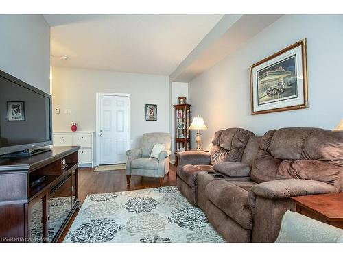 123 Courtney Street, Fergus, ON - Indoor Photo Showing Living Room