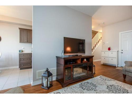 123 Courtney Street, Fergus, ON - Indoor Photo Showing Living Room