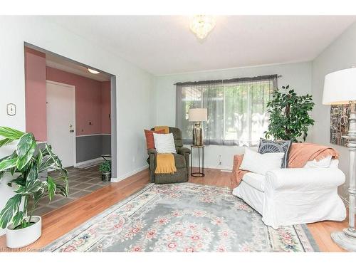 474 Redfox Road, Waterloo, ON - Indoor Photo Showing Living Room