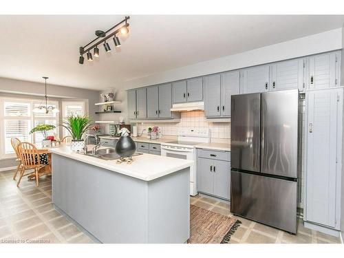 474 Redfox Road, Waterloo, ON - Indoor Photo Showing Kitchen