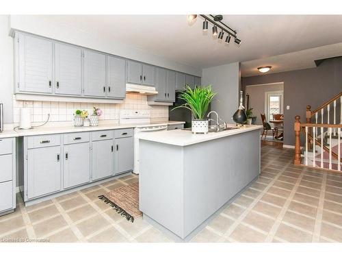 474 Redfox Road, Waterloo, ON - Indoor Photo Showing Kitchen