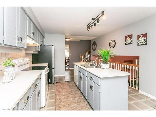 474 Redfox Road, Waterloo, ON - Indoor Photo Showing Kitchen With Double Sink