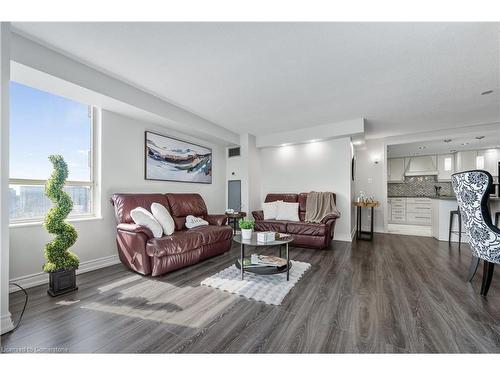 1005-205 Wynford Drive, Toronto, ON - Indoor Photo Showing Living Room