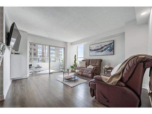 1005-205 Wynford Drive, Toronto, ON - Indoor Photo Showing Living Room