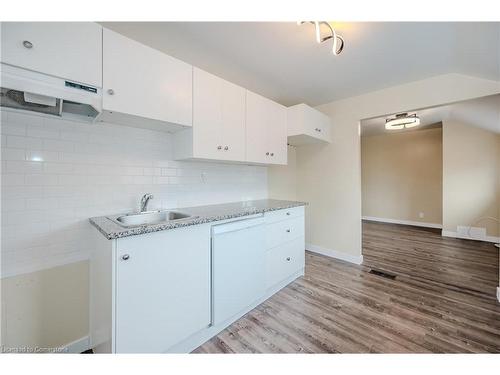 73 Albany Avenue, Hamilton, ON - Indoor Photo Showing Kitchen