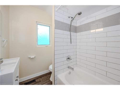 73 Albany Avenue, Hamilton, ON - Indoor Photo Showing Bathroom