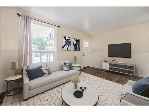 73 Albany Avenue, Hamilton, ON - Indoor Photo Showing Living Room