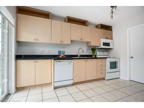 E38-12 Holborn Drive, Kitchener, ON - Indoor Photo Showing Kitchen