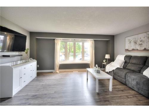 48 Carter Crescent, Cambridge, ON - Indoor Photo Showing Living Room