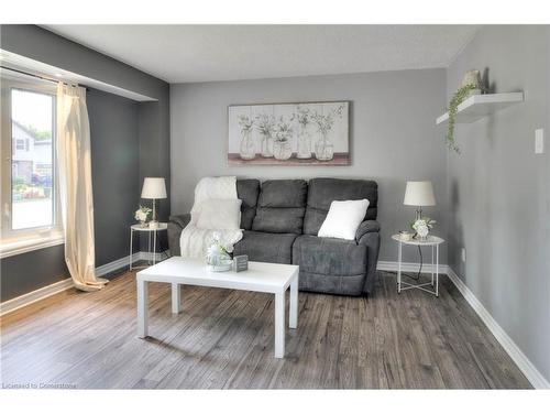 48 Carter Crescent, Cambridge, ON - Indoor Photo Showing Living Room