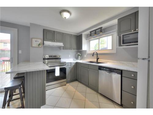 48 Carter Crescent, Cambridge, ON - Indoor Photo Showing Kitchen