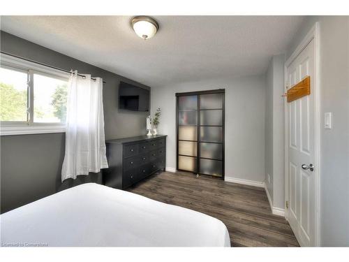 48 Carter Crescent, Cambridge, ON - Indoor Photo Showing Bedroom