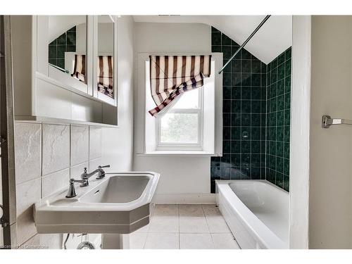 204 Barden Street, Eden Mills, ON - Indoor Photo Showing Bathroom