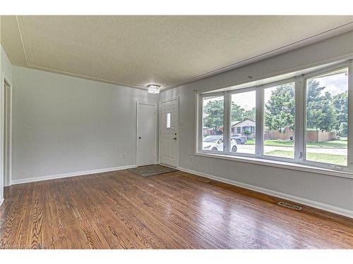 Main-10 Cornerbrook Avenue, London, ON - Indoor Photo Showing Other Room