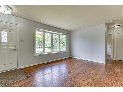 Main-10 Cornerbrook Avenue, London, ON - Indoor Photo Showing Other Room