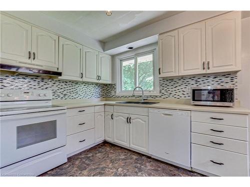 Main-10 Cornerbrook Avenue, London, ON - Indoor Photo Showing Kitchen