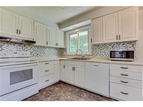 Main-10 Cornerbrook Avenue, London, ON - Indoor Photo Showing Kitchen