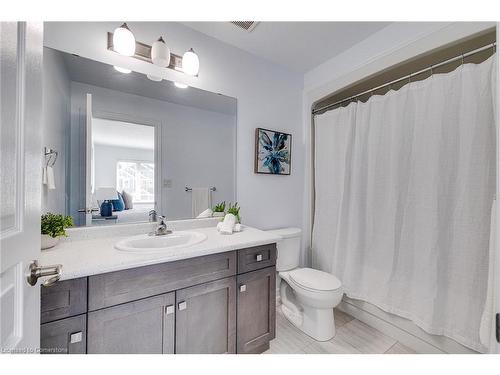 136 Monarch Street, Welland, ON - Indoor Photo Showing Bathroom