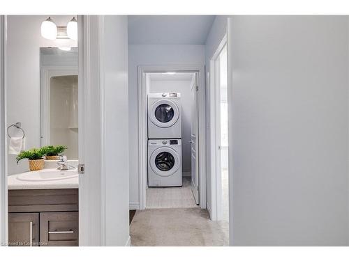 136 Monarch Street, Welland, ON - Indoor Photo Showing Laundry Room