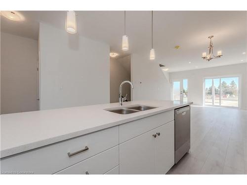 B009-17 Benninger Drive, Kitchener, ON - Indoor Photo Showing Kitchen With Double Sink