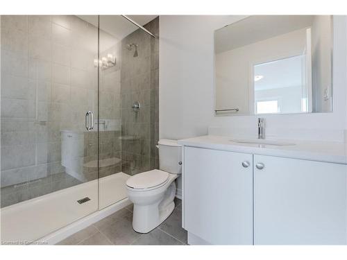 B009-17 Benninger Drive, Kitchener, ON - Indoor Photo Showing Bathroom