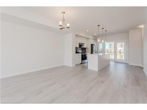 B009-17 Benninger Drive, Kitchener, ON - Indoor Photo Showing Kitchen