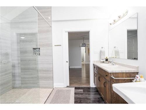 920 River Ridge Court, Kitchener, ON - Indoor Photo Showing Bathroom