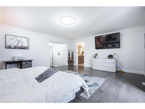 920 River Ridge Court, Kitchener, ON - Indoor Photo Showing Bedroom