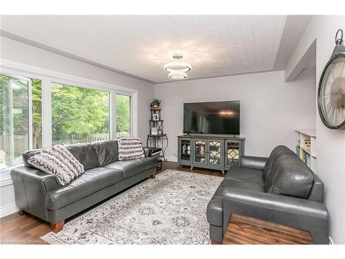 11 Riverview Drive, Cambridge, ON - Indoor Photo Showing Living Room