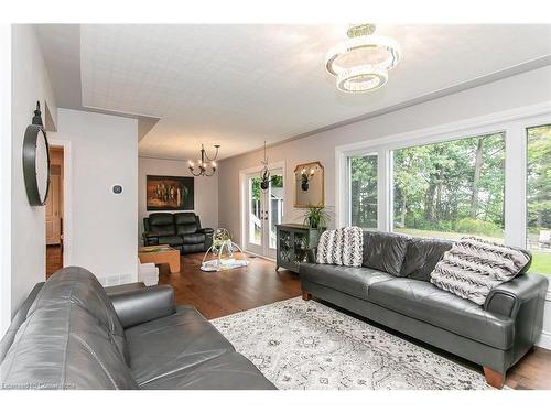 11 Riverview Drive, Cambridge, ON - Indoor Photo Showing Living Room